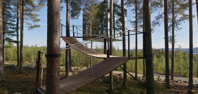 Treehotel Mirror Cube, uma casa de árvore futurista localizada nas florestas do norte da Suécia