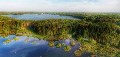 Arquipélago de Turku, na Finlândia. Suas ilhas são um parque nacional do mar e do arquipélago, e a cidade de Turku foi eleita Capital Europeia da Cultura em 2011. O verão é a época ideal para fazer turismo pelo arquipélago, que tem temperaturas frescas durante os meses de maior calor.